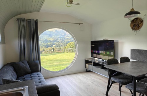 Tillicoultry Apartment | Devonknowes lodges