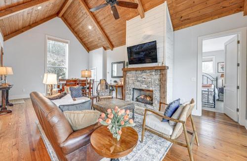 Bear Lake Reserve House | Direct Lake Access and Fire Pit Tuckasegee Cottage!