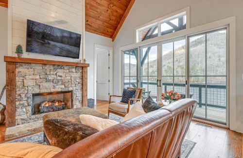Bear Lake Reserve House | Direct Lake Access and Fire Pit Tuckasegee Cottage!