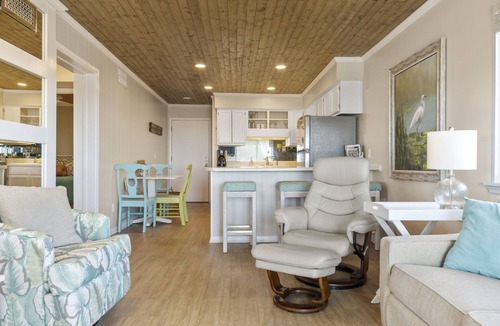 Morehead City Condo | DIRECT OCEANFRONT, UDPATED CONDO WITH AMAZING VIEWS!
