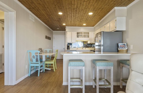 Morehead City Condo | DIRECT OCEANFRONT, UDPATED CONDO WITH AMAZING VIEWS!