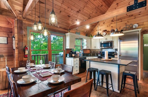 Wears Valley Cabin | Direct Trail Access| Indoor Pool Cabin | Sleeps 10 | Wears Valley