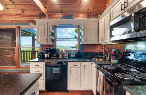 Wears Valley Cabin | Direct Trail Access| Indoor Pool Cabin | Sleeps 10 | Wears Valley