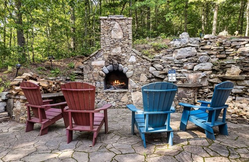 Wears Valley Cabin | Direct Trail Access| Indoor Pool Cabin | Sleeps 10 | Wears Valley