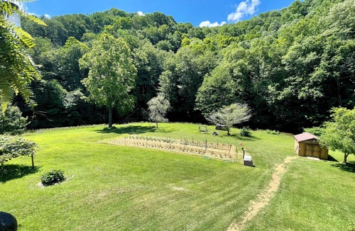 Creston Other | Discount Summer Stays! Cozy, Family Friendly Riverside Farmhouse on Acreage!