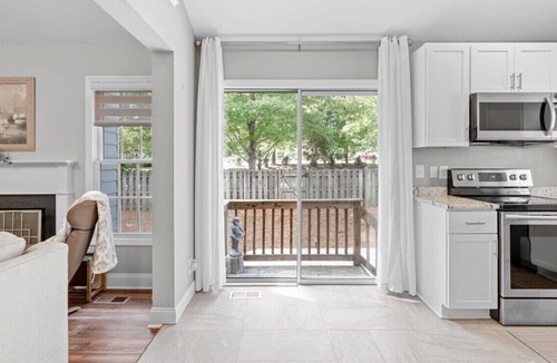 Cary House | Discover NCSU close by! Cozy Cary retreat awaits.