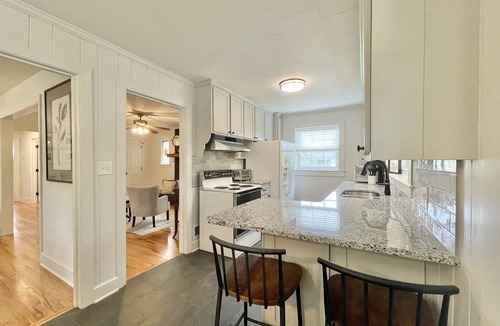 Long View House | Discover Tranquility at Carolina Cottage - Cozy 2-Bedroom Retreat in Hickory, NC
