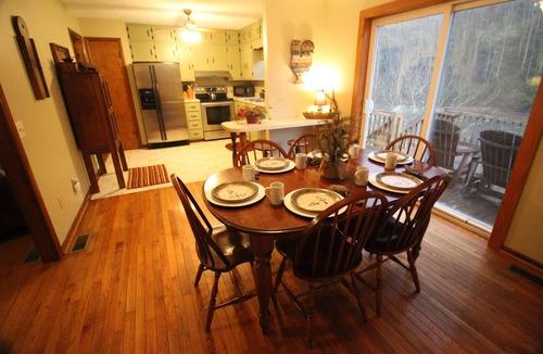 Jefferson Cabin | Discover Your Cool Escape - 4BR/2BA Riverfront w/Hot Tub, Near Zaloo's!