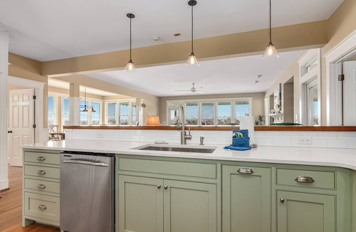 Flora's Bluff House | Discover your dream beach house with an amazing ocean view and lots of deck space on South Beach!