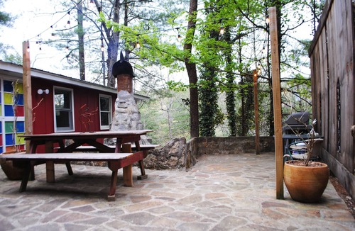 McMillan Hidden Valley Cabin | Distinctive Cabin + Cozy Guesthouse + Sauna Near Major Attractions, Fiber