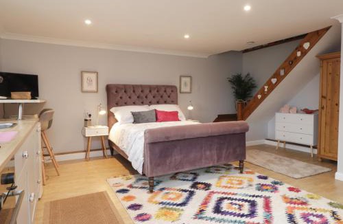 Tonbridge House | Ditsys Den