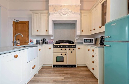 Swanage House | Dizzy Heights Spacious Swanage House Sleeps 10