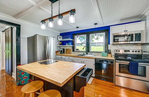 Elkin House | Dobson Farmhouse w/Scenic Porch - Near Vineyards!