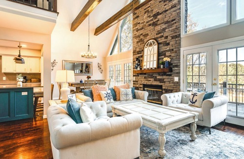 Southmont House | Dock & Hot Tub at High Rock Lake Retreat