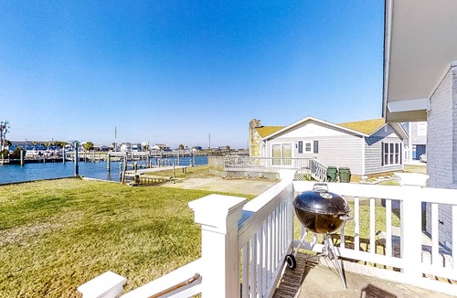 Atlantic Beach Cottage | Dock of the Bay: Dog Friendly, Canal-Front w/Deepwater Boat Slip