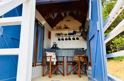 Wells-next-the-Sea Cabin | Dog Friendly Beach Hut - Day Use Only