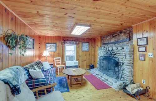 Burnsville House | Dog-Friendly Burnsville Cabin Rental Near Hiking!