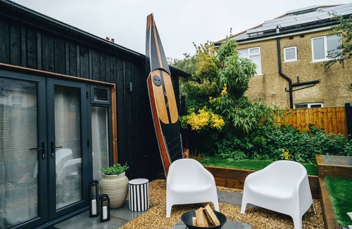 Boscombe Cabin | Dog friendly cabin 10 minutes walk from the each