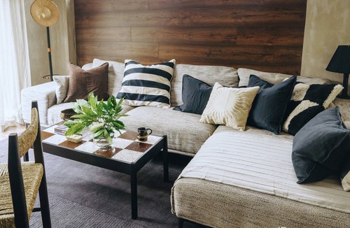 Boscombe Cabin | Dog friendly cabin 10 minutes walk from the each