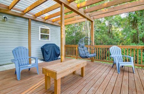 Bolivia House | Dog-Friendly Home with Pool Access Near Oak Island!