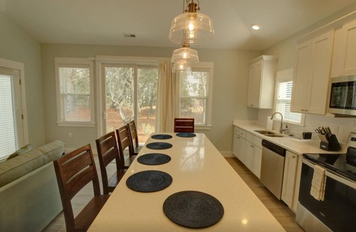 Corolla Light Condo | Dog Friendly Luxury Condo, Walk to the Beach