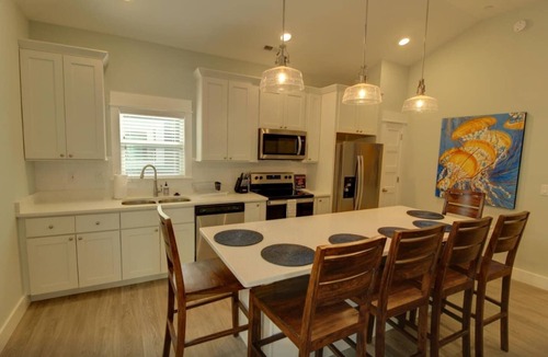 Corolla Light Condo | Dog Friendly Luxury Condo, Walk to the Beach