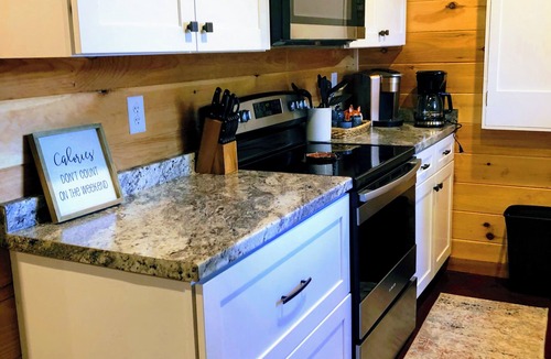 Scaly Mountain Cabin | Dog-friendly, Mountain views, Starlink internet, 8.5 miles to Highlands