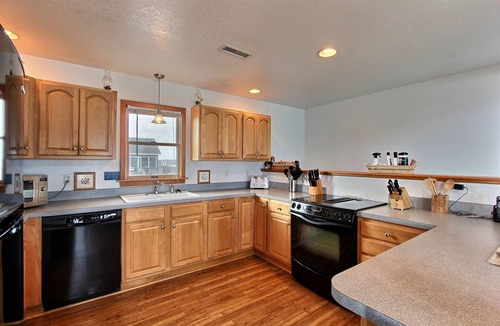 Buxton House | Dog-Friendly, Ocean View House w/AC, Private Hot Tub, Shared Pool, Private W/D