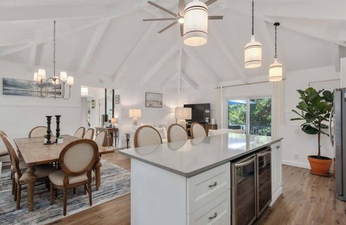 Southern Shores House | Dog Friendly, Pool, Hot Tub, 5Min Walk to Beach!