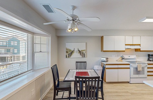 Buxton House | Dog-friendly townhouse w/shared pool, AC, private W/D, WiFi - ocean view