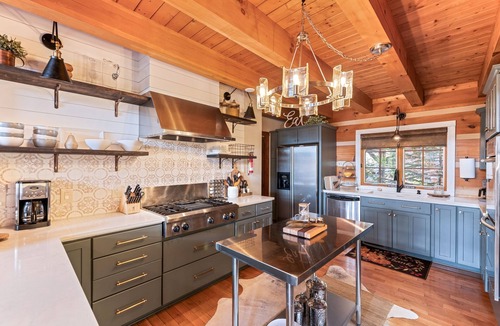 Sapphire Cabin | Dog-friendly, upscale cabin with gourmet kitchen, entertaining deck, & hot tub