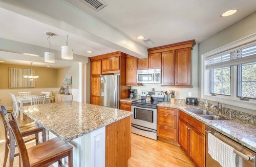 Kiawah Island Condo | Dog-Friendly Waterfront Condo with Furnished Deck & Beach Views