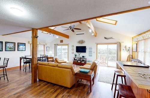 Avon House | Dog-Friendly Waterfront Home w/Free WiFi, Private Hot Tub, W/D, & Shared Pool