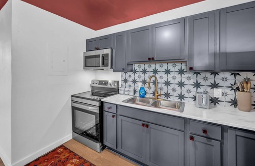 Buena Vista Apartment | Dolly Parton 2BR Retreat Near Broadway and Downtown