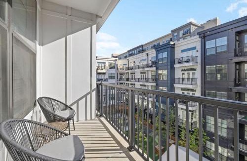 Sobro Apartment | Dolly's Downtown Getaway - Steps to Broadway