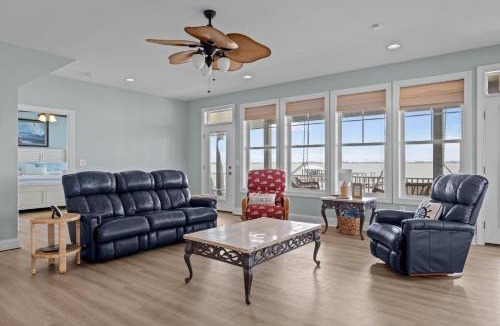 Gloucester House | Dolphin Lookout home