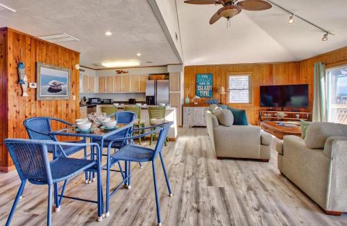 Frisco House | Dolphin Watch 224