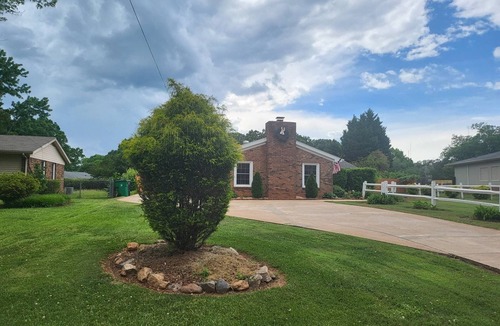 Oakdale Bed & Breakfast | Don Greco ome room for rent with queen size bed