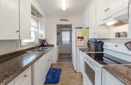 Wilmington Beach House | Dooley's Place | Pet-Friendly, Near Beach