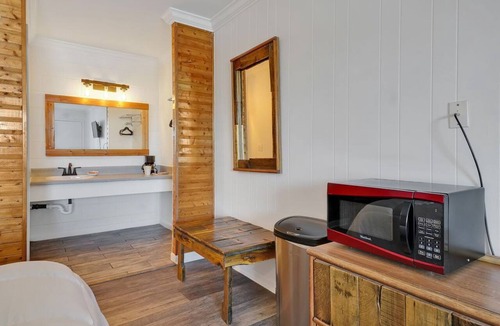 Carolina Beach Hotel | Double Room Hotel- 2 Pools, Near Beach/Boardwalk, No Pets Allowed