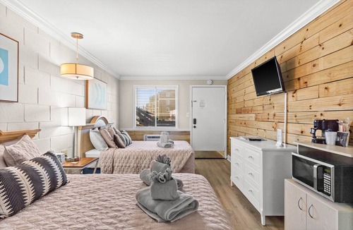 Carolina Beach Hotel | Double Room Hotel- 2 Pools, Near Beach/Boardwalk, No Pets Allowed
