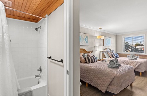 Carolina Beach Hotel | Double Room Hotel- 2 Pools, Near Beach/Boardwalk, No Pets Allowed
