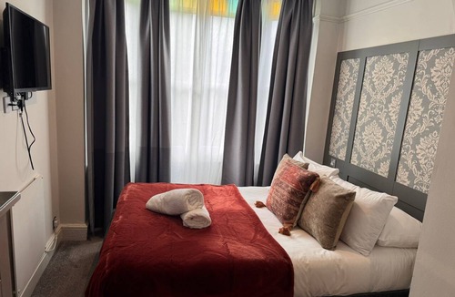 Cambridge City Centre House | double room/shared bathroom
