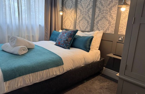 Cambridge City Centre House | Double room with single futon sofa bed