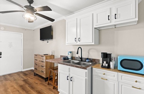 Carolina Beach Hotel | Double Room with Kitchenette Hotel- 2 Pools, Near Beach/Boardwalk, No Pets