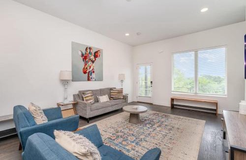 Talbot's Corner House | Double Time - Ping-Pong Table - Mins to Germantown