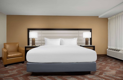 Greensboro Hotel | DoubleTree by Hilton Greensboro Airport