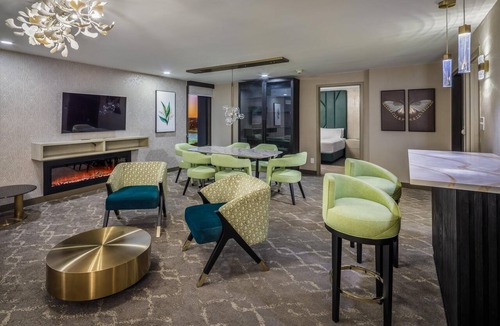 Western Division Hotel | DoubleTree by Hilton Laredo