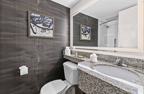 Northeast Raleigh Hotel | DoubleTree by Hilton Raleigh Midtown, NC