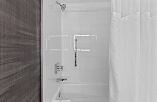 Northeast Raleigh Hotel | DoubleTree by Hilton Raleigh Midtown, NC
